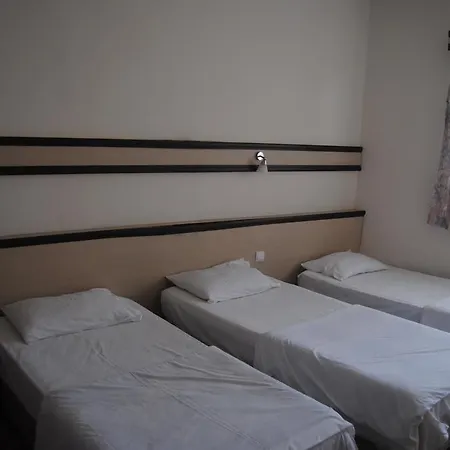 Anzac House Youth Hostel *